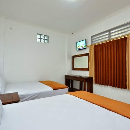 Hotel Bukit Uhud Yogyakarta Exterior foto